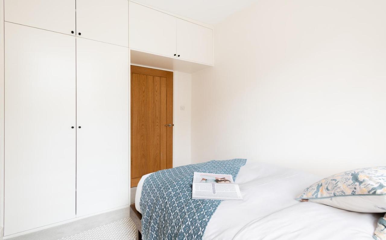 شقة لندن  في The Chelsea Arms - Bright 3Bdr With Garden & Private Parking المظهر الخارجي الصورة